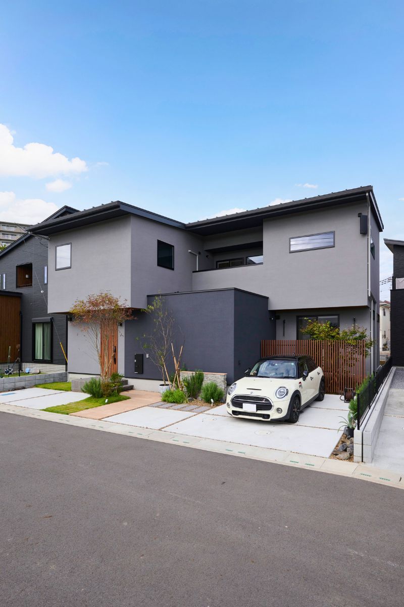 木素材と調和するモダンな外観の画像